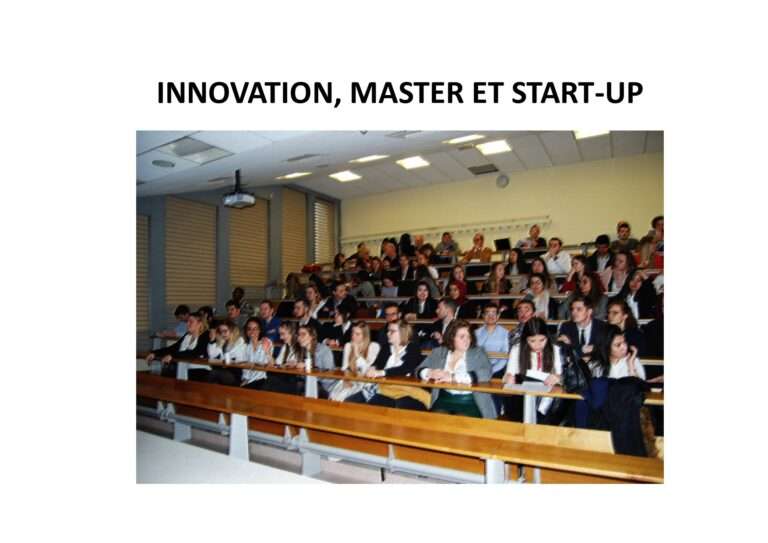 amphithéâtre universitaire avec étudiants et professeurs